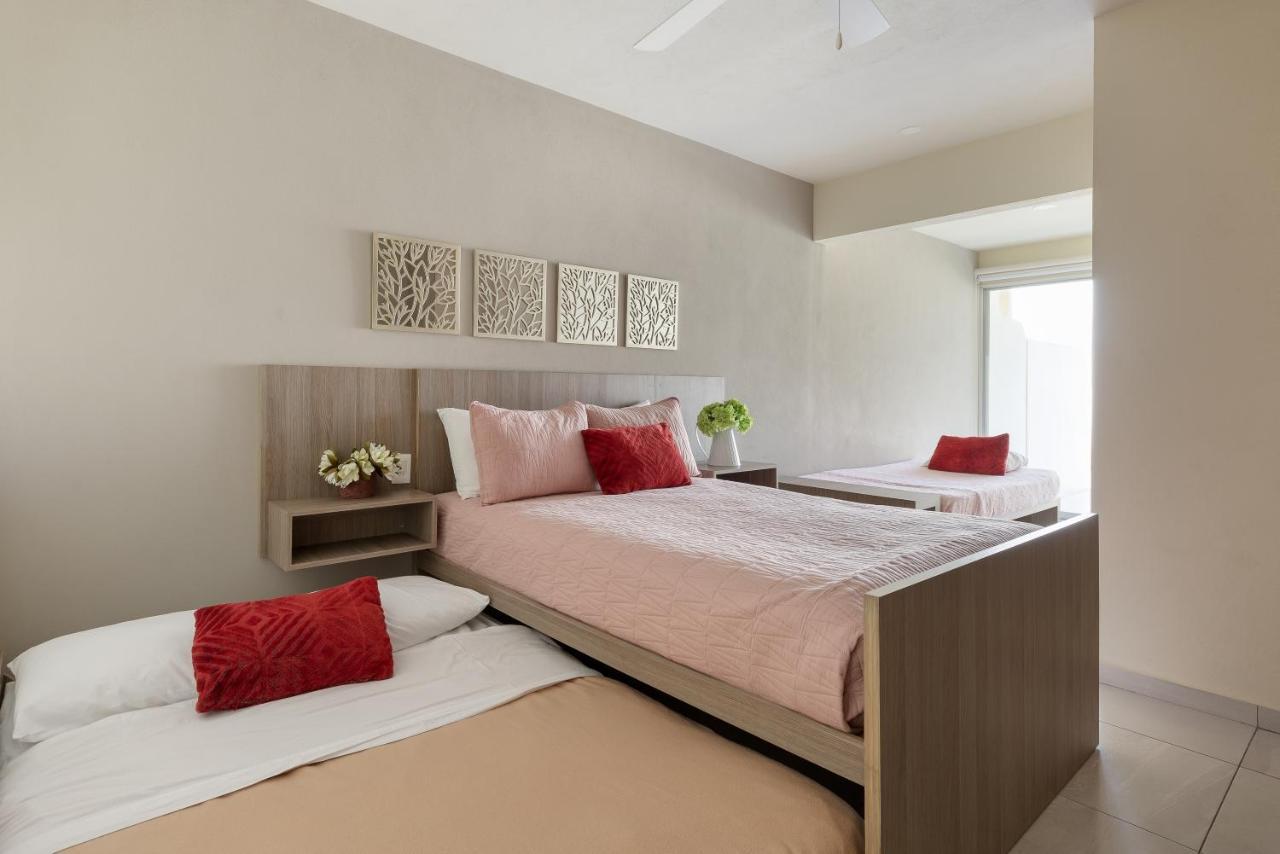 Large With Pool And Terrace! Apartment