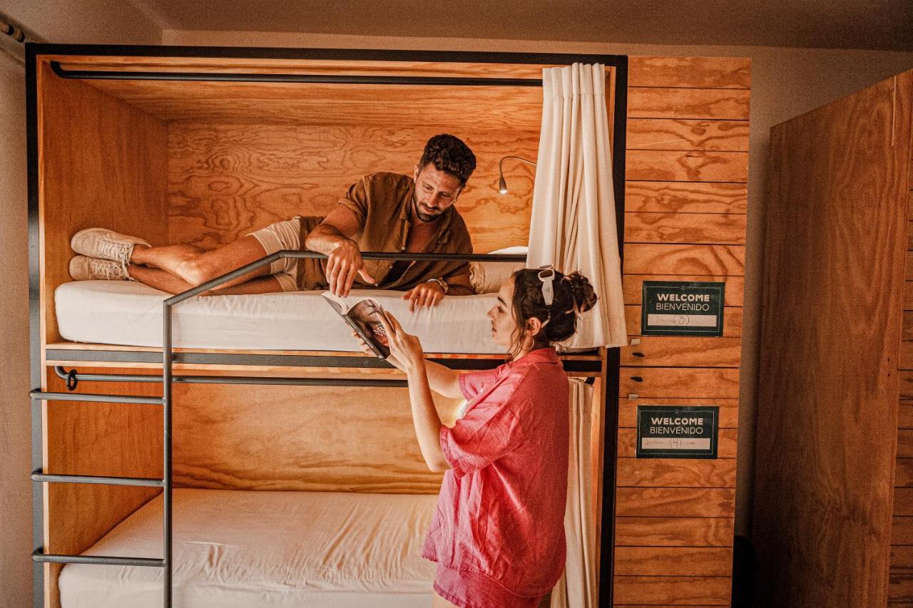 Nomads & Rooftop Pool Hostal *