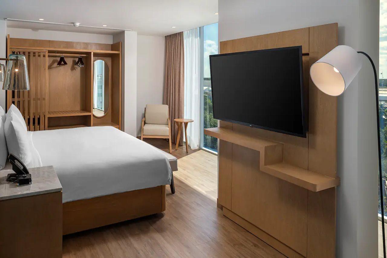 Hotel Hilton Garden Airport