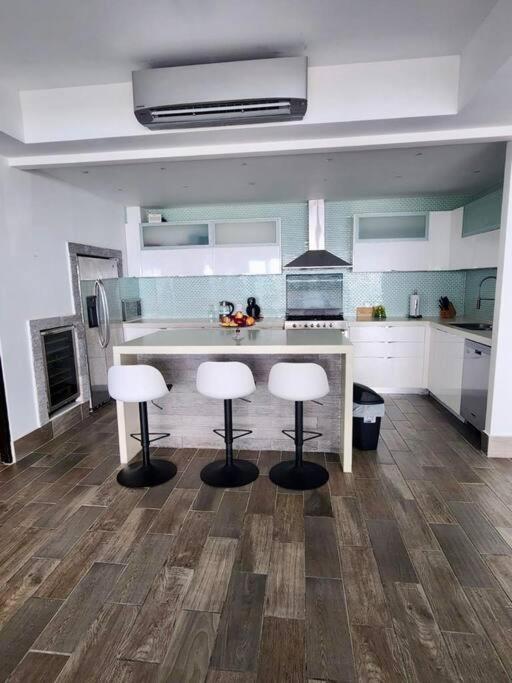 •amazing Beachfront Condo• Apartamento