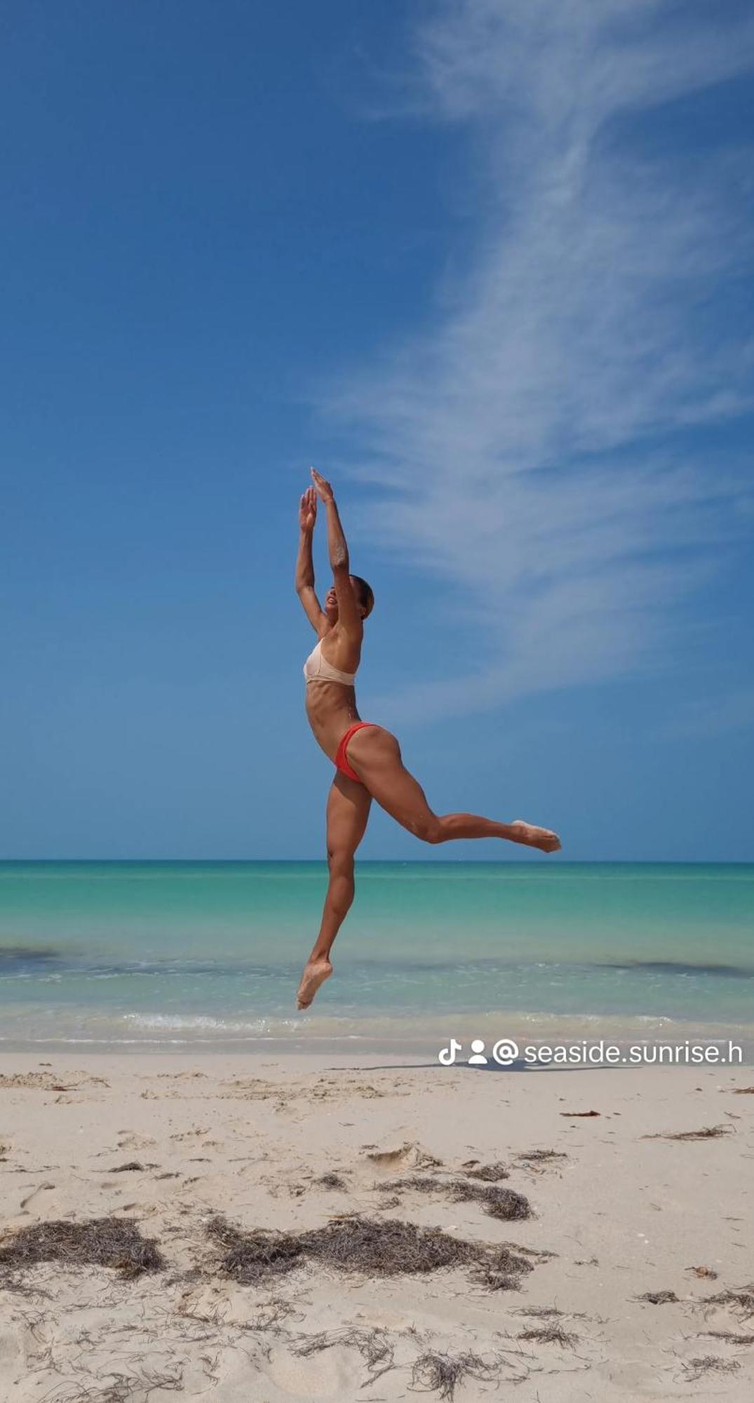 Surfers Sunrise Haven Cancún