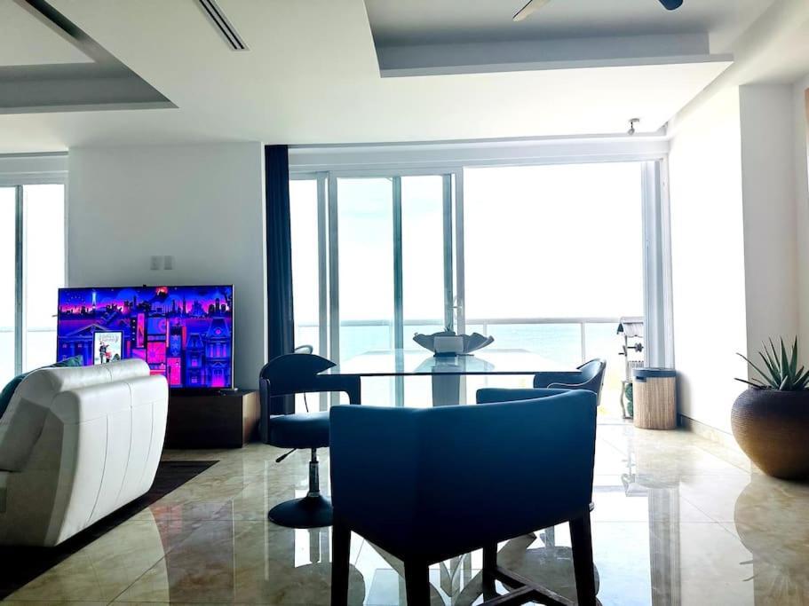 Punta Me Luxury Beach Front & Nice Sea View