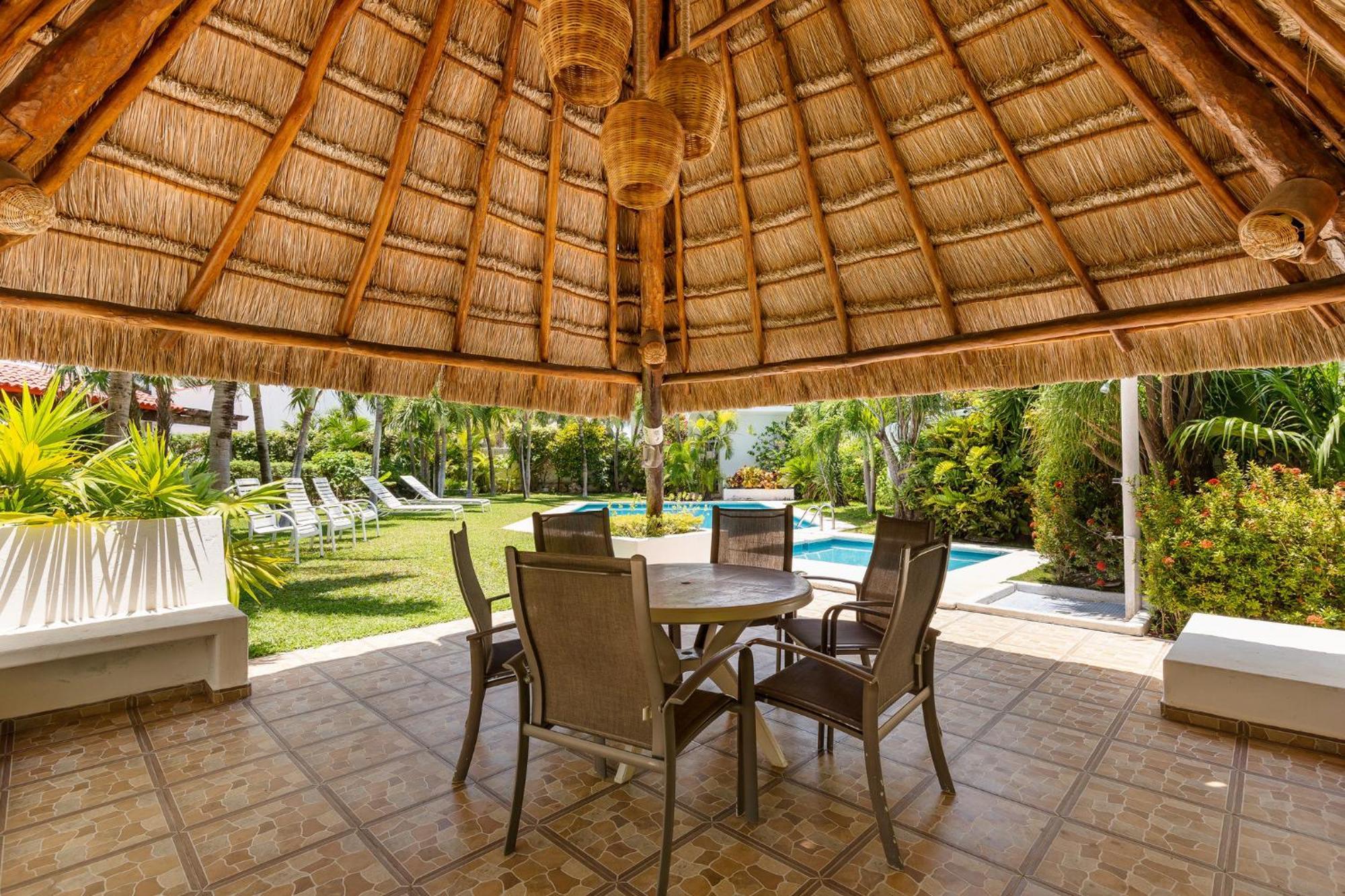 Large House - Walking To - 10 Guests! Apartamento Cancún
