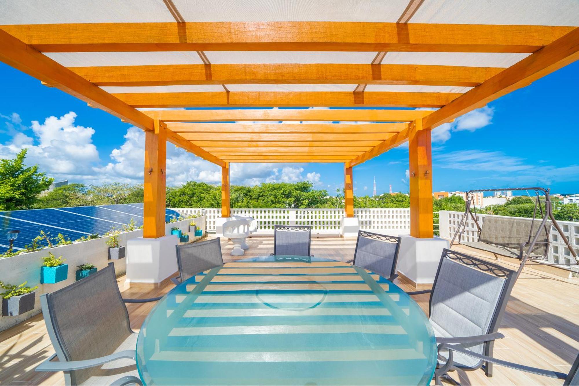 5 Bedroom Modern With Private Pool - Great Location *