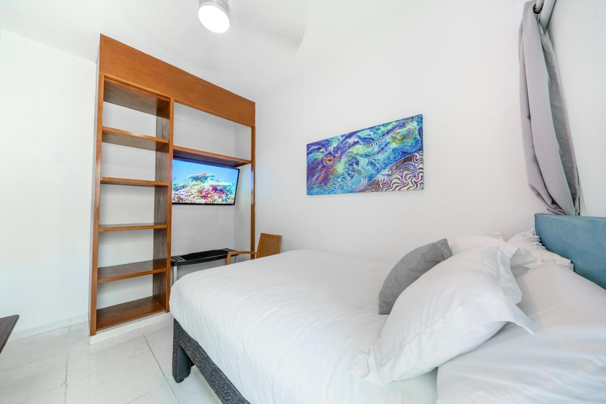5 Bedroom Modern With Private Pool - Great Location Villa