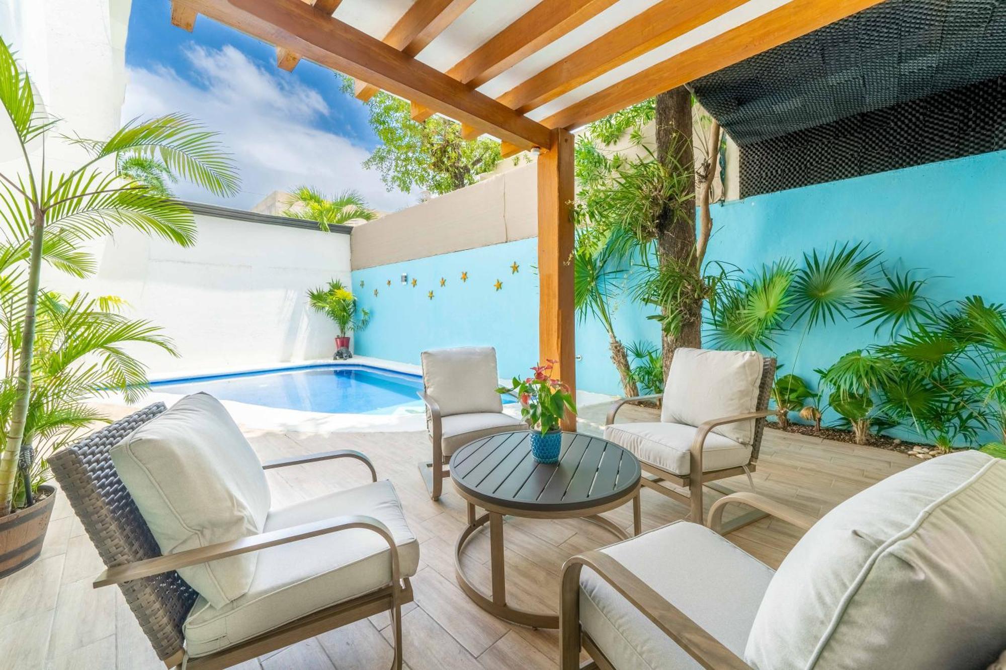 5 Bedroom Modern With Private Pool - Great Location Villa