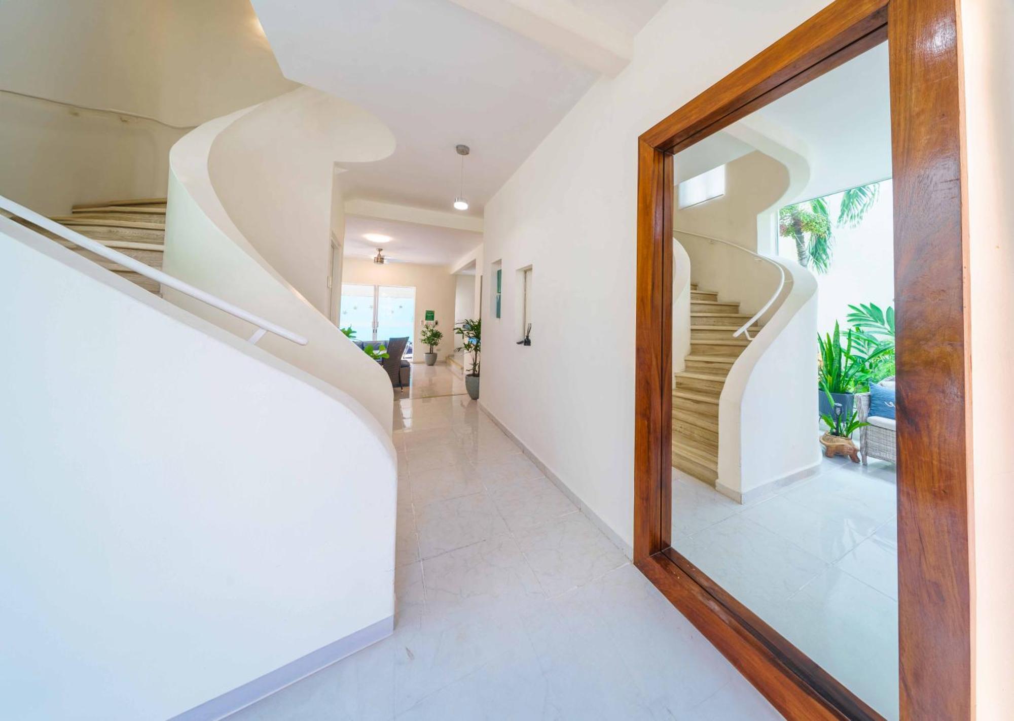 5 Bedroom Modern With Private Pool - Great Location