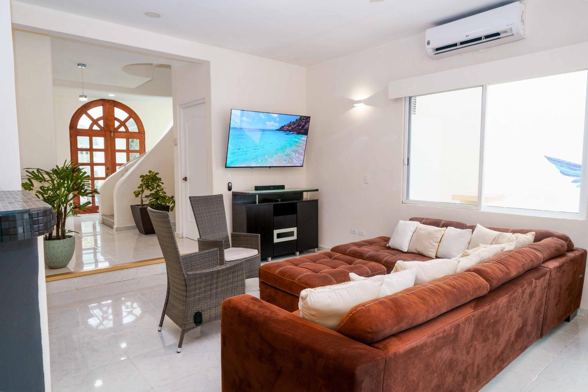 5 Bedroom Modern With Private Pool - Great Location Villa *