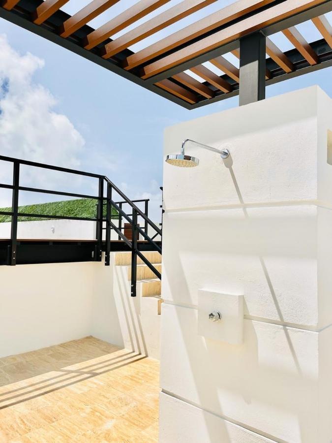 With Boulevard View & Roof Cancún