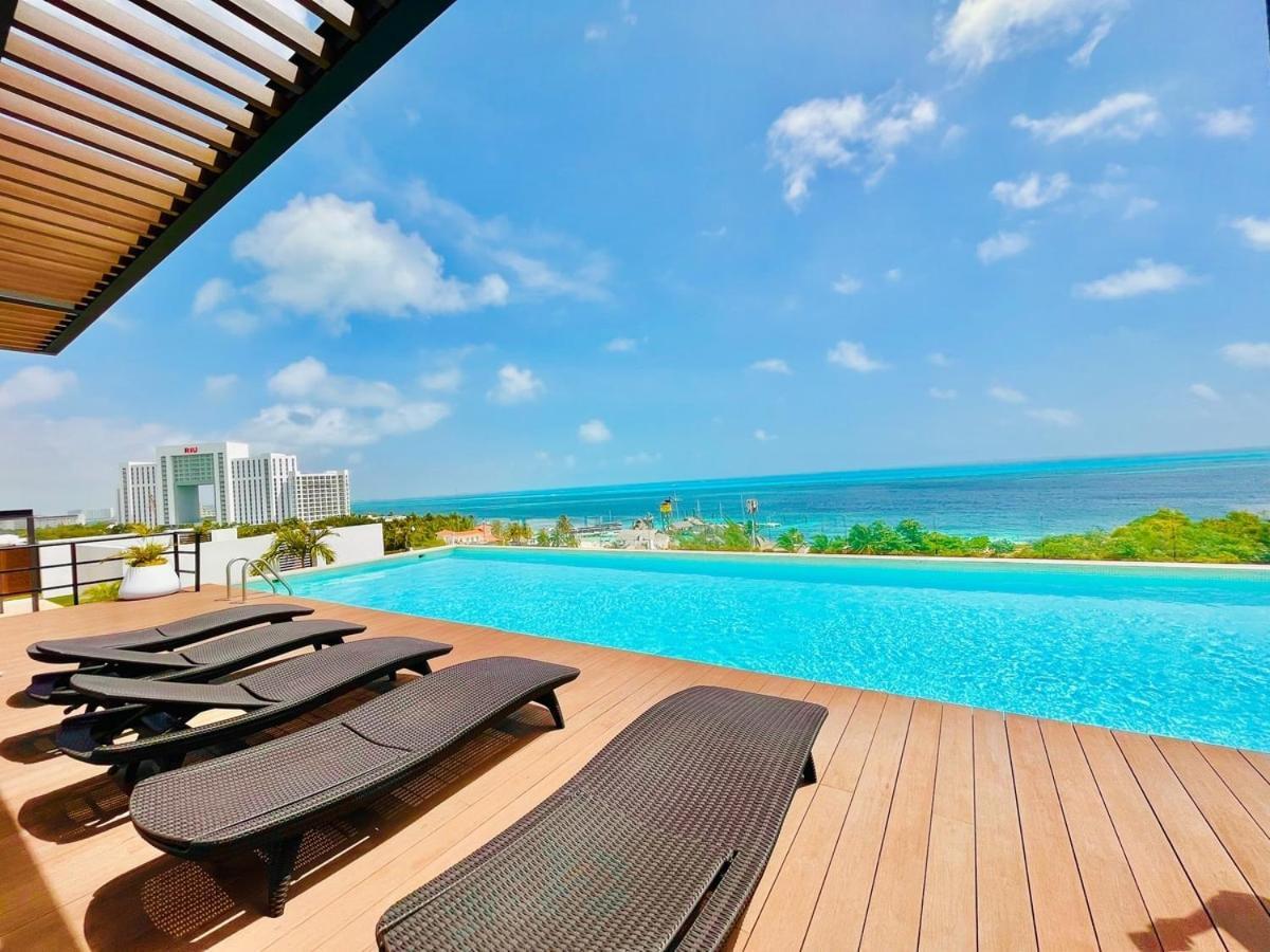 With Boulevard View & Roof Cancún