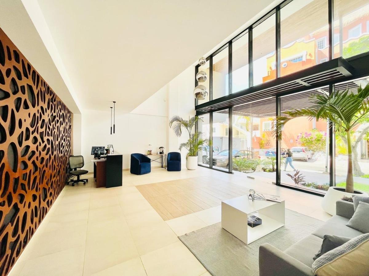 With Boulevard View & Roof Apartamento