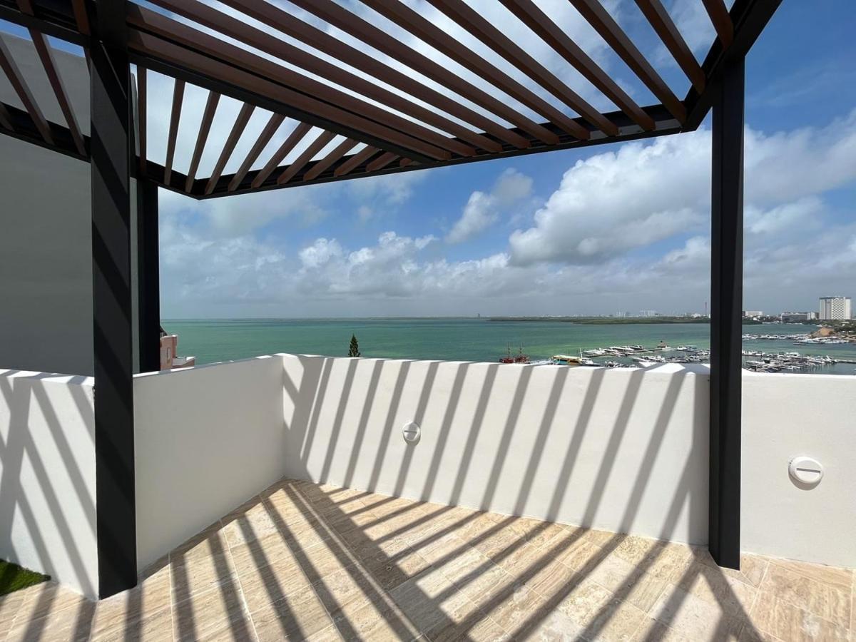 With Boulevard View & Roof Apartamento