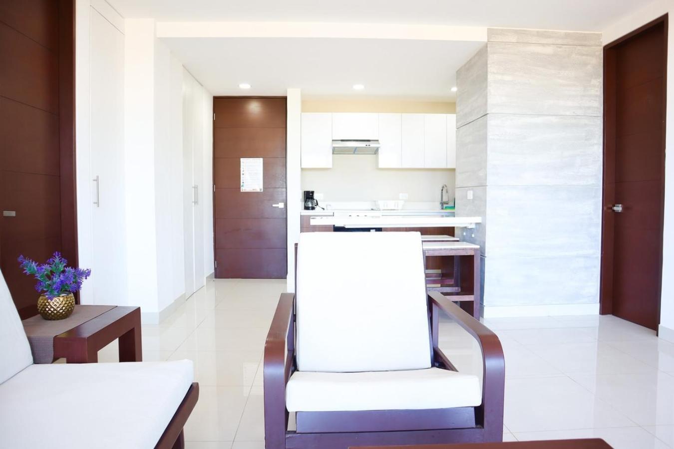With Boulevard View & Roof *
