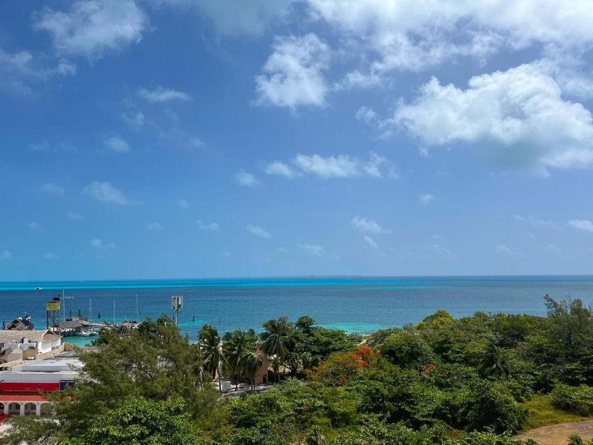 With Boulevard View & Roof Cancún