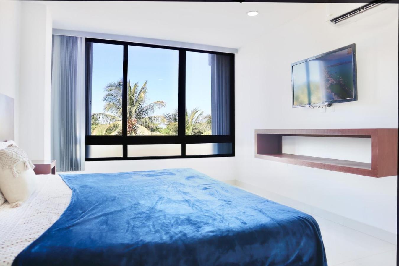 With Boulevard View & Roof *