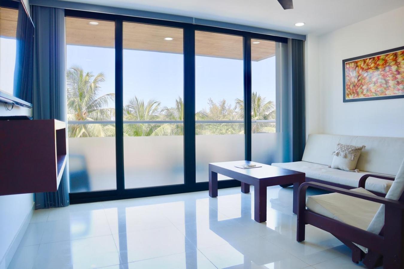 With Boulevard View & Roof Cancún