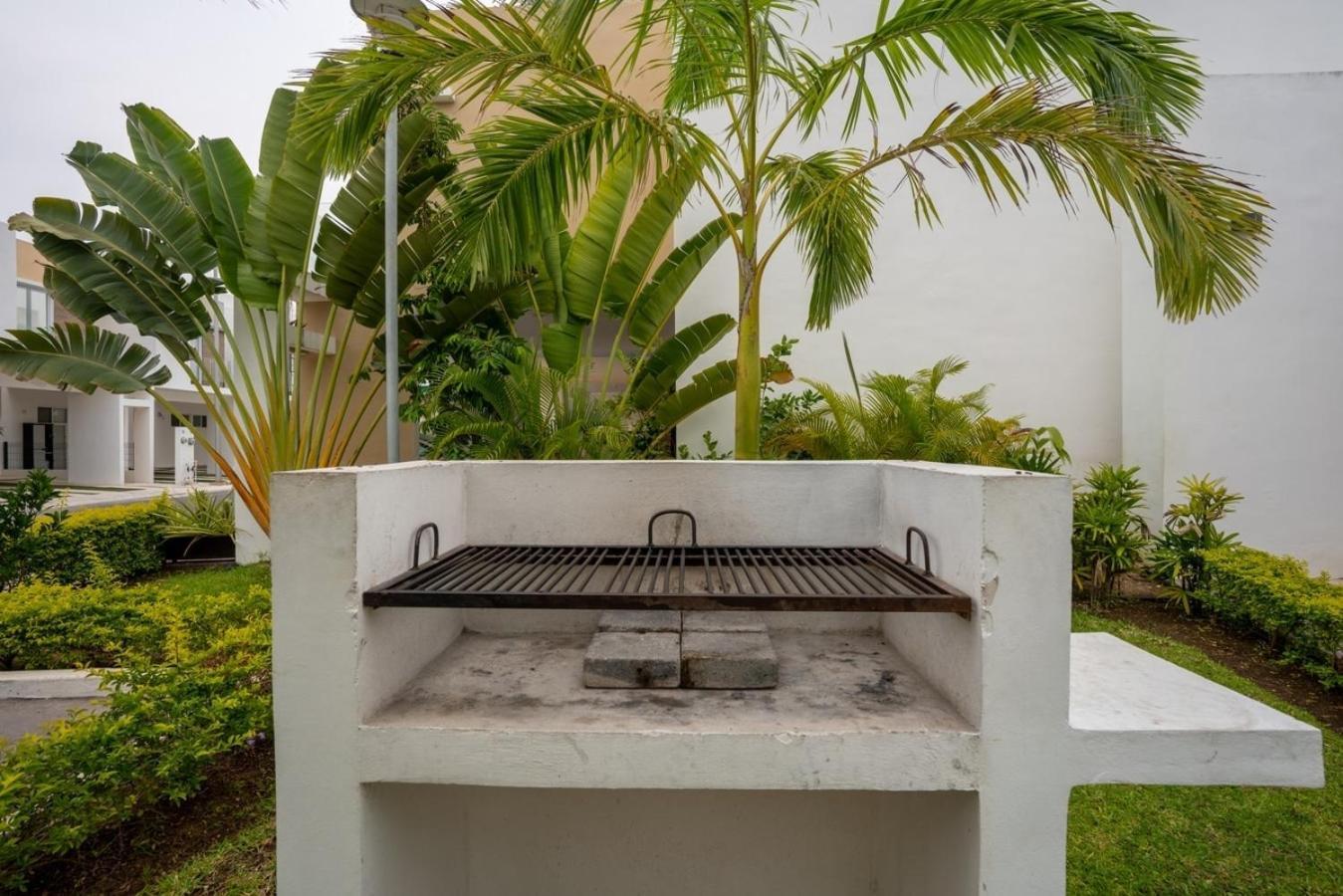 3br Centric House W/ Pool, Bbq And Great Amenities *