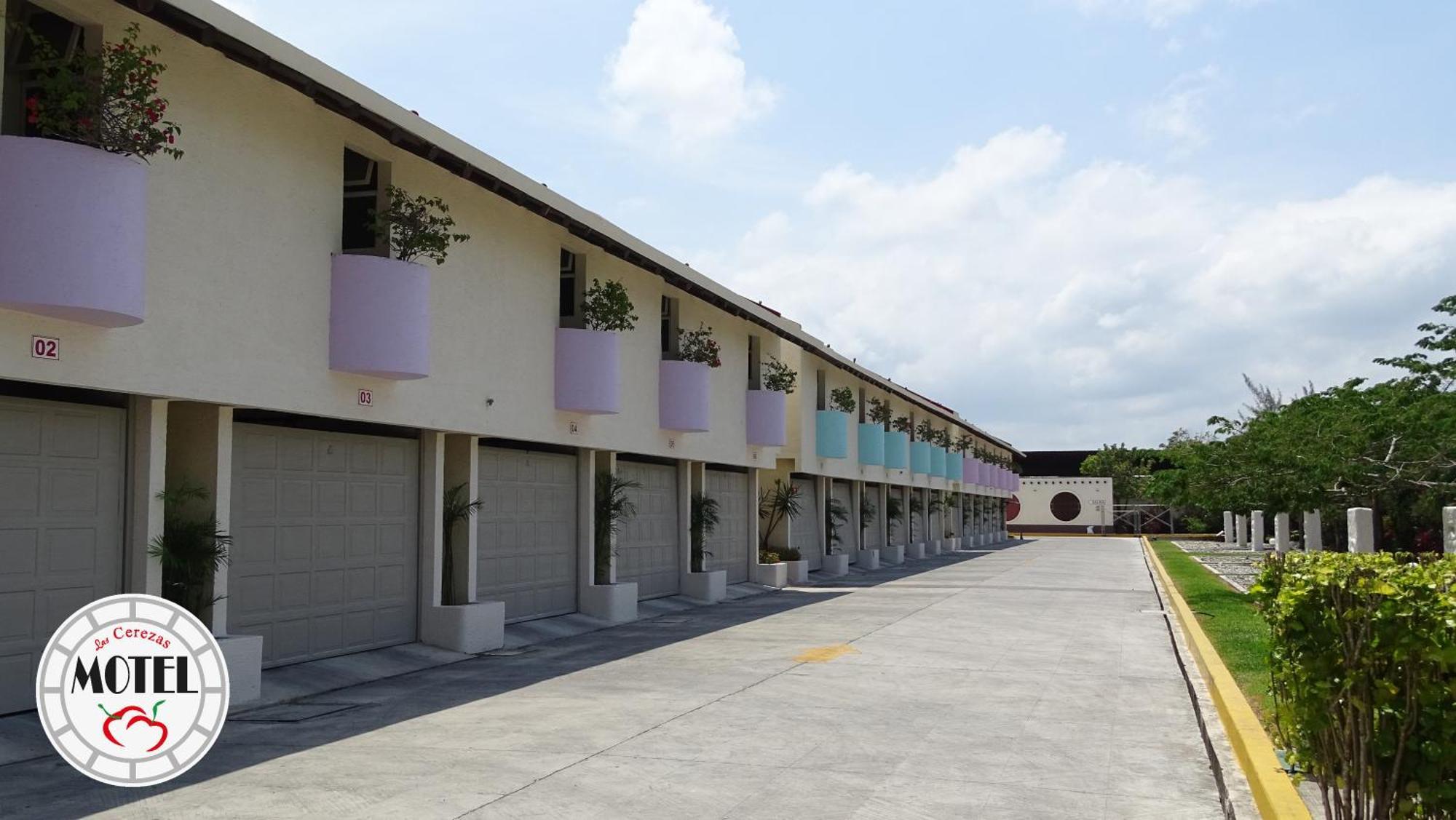 Las Cerezas Cancun