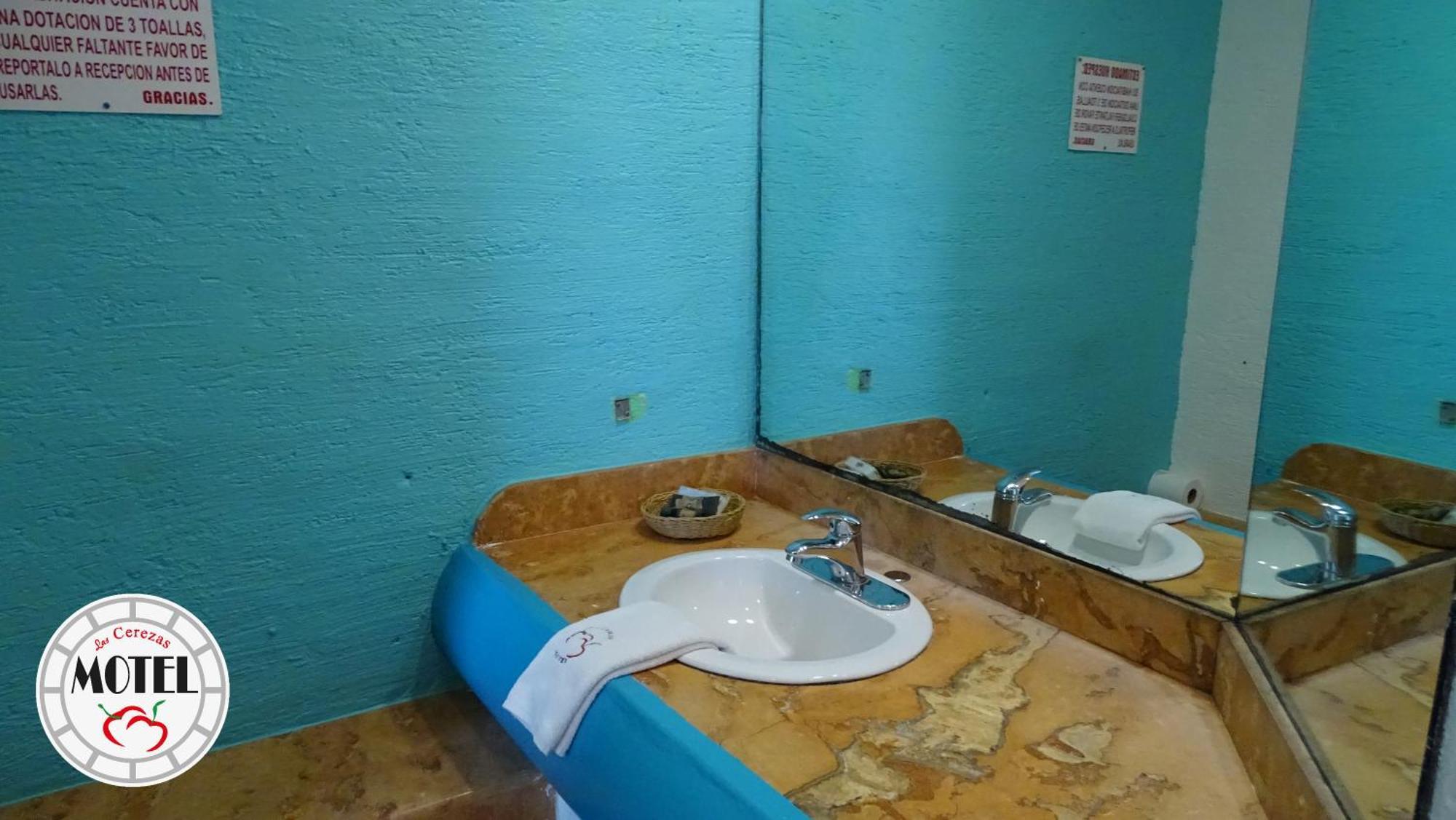 Las Cerezas Motel Cancun