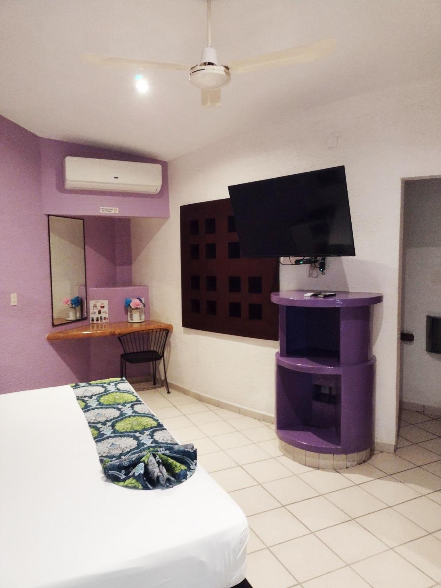 Las Cerezas Motel Cancun