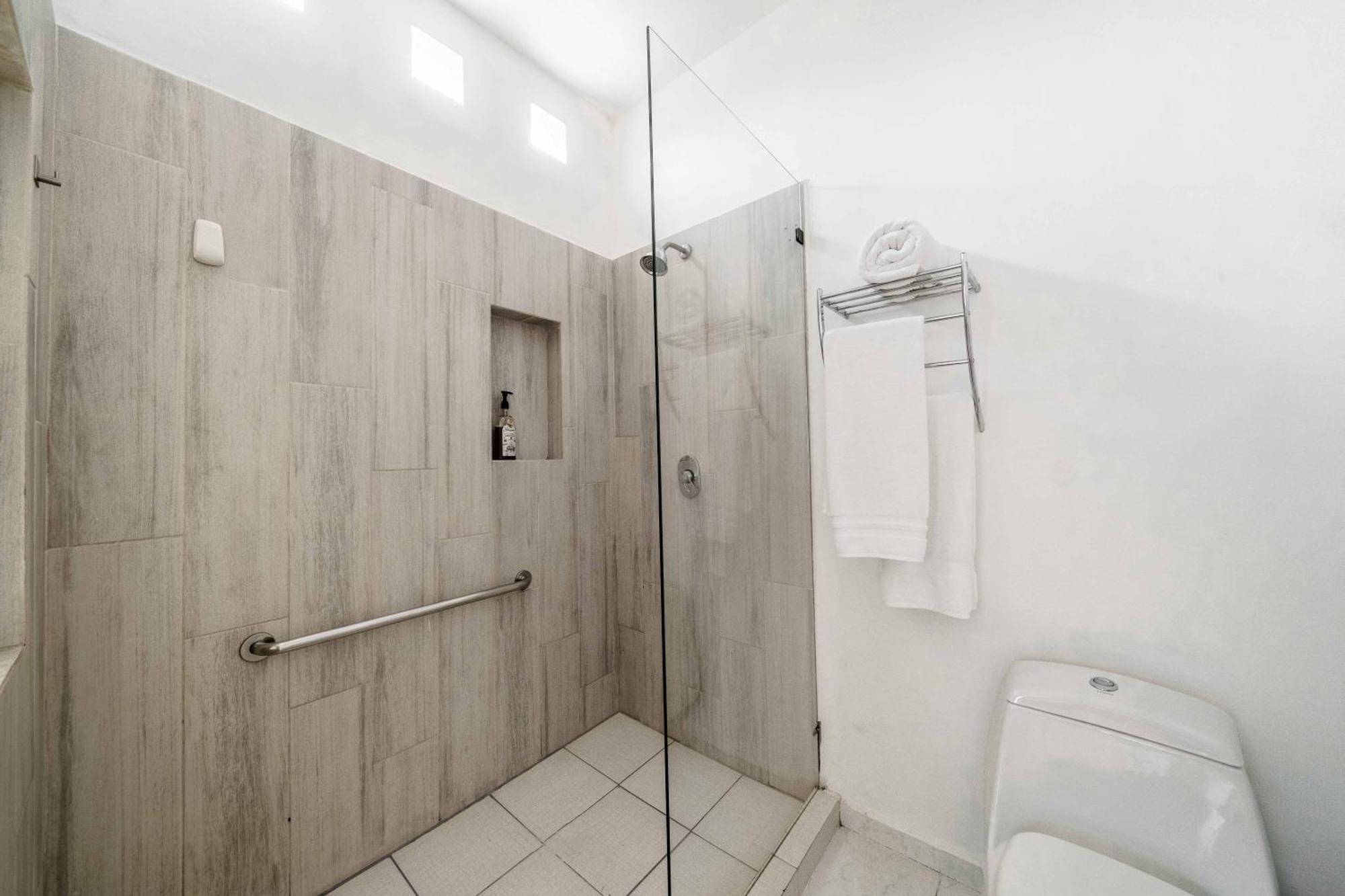 Villa 5 Bedroom Modern With Private Pool - Great Location Cancún