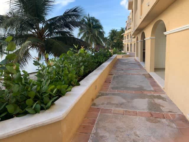 Amazing Steps From The Caribbean Sea, Front * Cancún