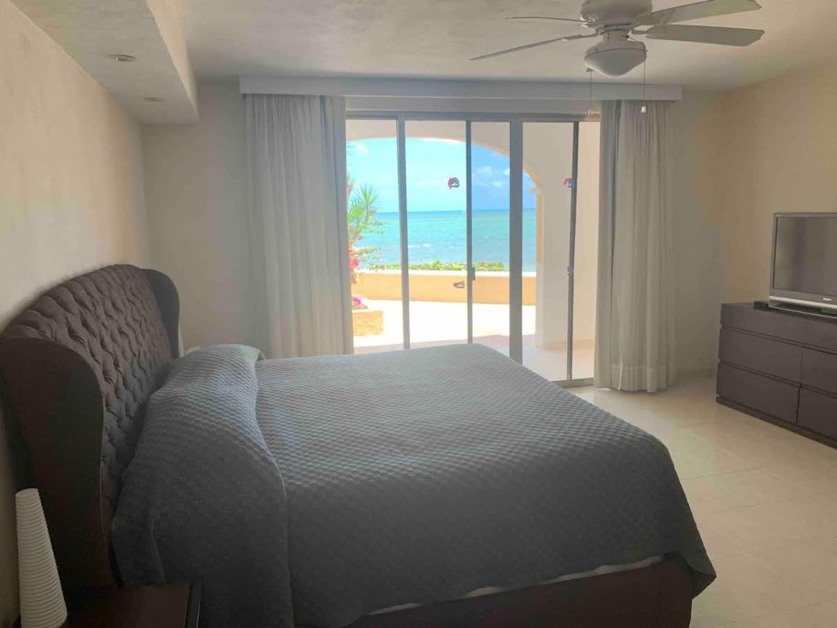Amazing Steps From The Caribbean Sea, Front Cancún