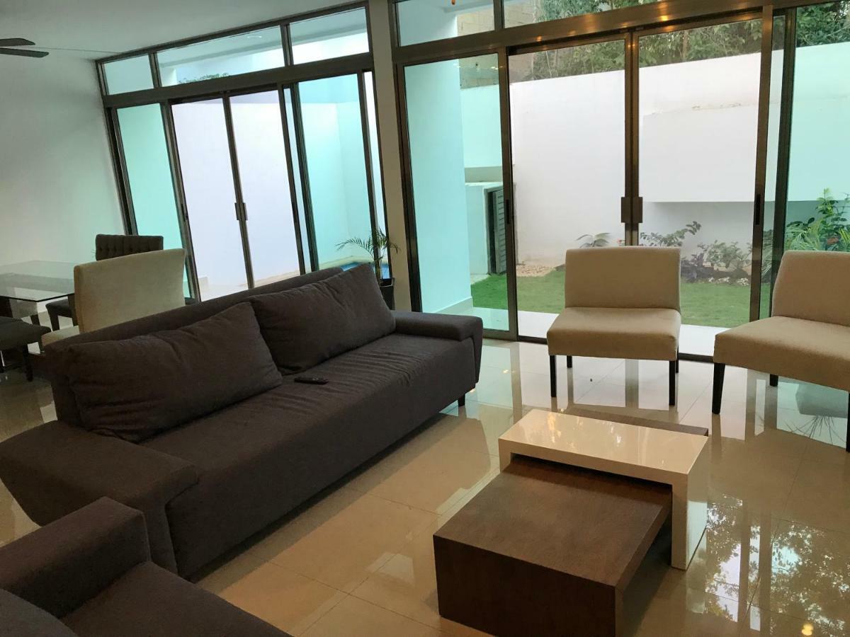 Airport Zone Habitación en casa particular