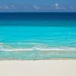 Cancun Caribbean Turquoise With Access To The Beach