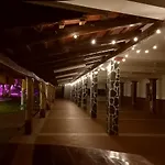 Hermoso salón de eventos tropical de frente al mar