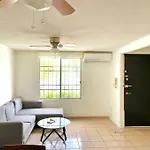 Casa De 2 Recs En Condominio Tranquilo Con Piscina