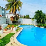 Casa De 2 Recs En Condominio Tranquilo Con Piscina
