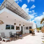Spacious Modern House Cancun