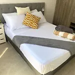 Casa Familiar Cerca De La Playa Con Terraza Privada