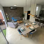 Casa Familiar Cerca De La Playa Con Terraza Privada