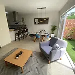 Casa Familiar Cerca De La Playa Con Terraza Privada