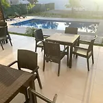 Casa Familiar Cerca De La Playa Con Terraza Privada