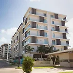 Business Studio-Apartment Near The Beach