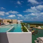 Business Studio-Apartment Near The Beach