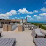 Business Studio-Apartment Near The Beach
