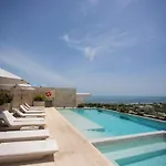 Classic 2Br Condo Pool Near Beach