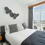 Penthouse With Private Jacuzzi - Three Bedroom