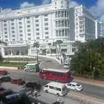 En Frente Del Mar Y Party Center
