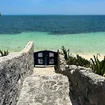 6Br Exclusive Beachfront Retreat By Solmar Rentals
