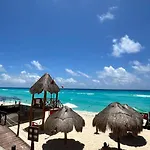 Beachside House In Hotel Zone With Bbq And Luxury Amenities