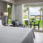 Enjoy The White Sand Resort Beach In A 1Bd Vacation Condo Onsite Infinity Pool, Spa, And Mini Golf