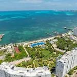 Beach Front Apartment With Beach Access Amara