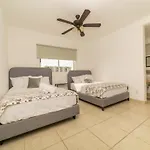 Fantastic Apartment Near Downtown, Amazing Pools And Areas