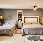 Casa Blanca Boutique & Organic