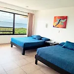 Despierta Frente A La Laguna
